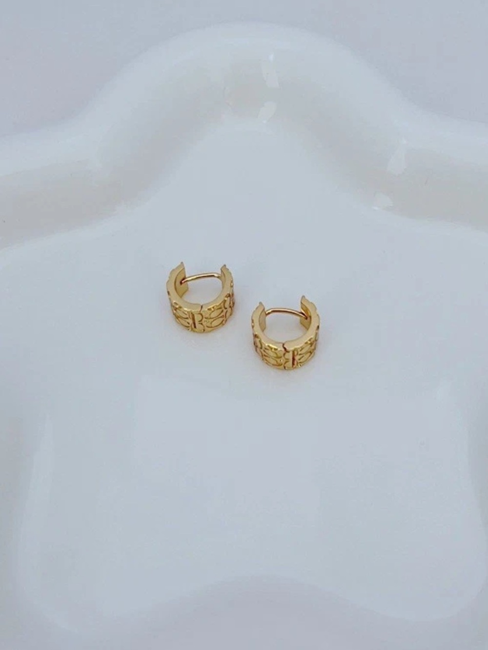Coach Gold Tone Signature C Huggies Earrings Swarovski Rhinestone w/Dustbag NWT - Picture 6 of 7